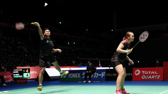 Pasangan ganda campuran Indonesia, Praveen Jordan/Melati Daeva Oktavianti, melaju ke babak kedua Jepang Open 2018 usai menundukkan wakil Belanda, Robin Tabeling/Cheryl Seinen, dengan skor 21-15 dan 22-20, Selasa (11/9). [Humas PBSI]