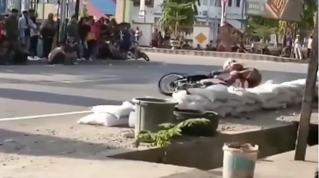 Gagal Nikung, Pembalap Kecemplung