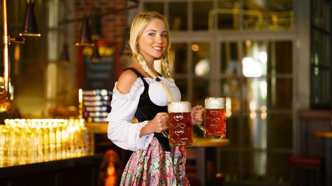 Turis seksi di Oktoberfest dengan pakaian tradisional Bavaria bikin warga Jerman geram. [Shutterstock]