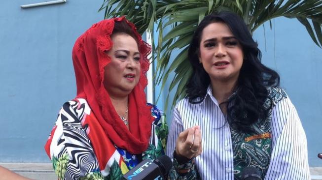 Shezy Idris Sedih dan Emosi Jalani Sidang Cerai Perdana