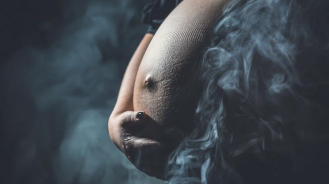 Paparan asap rokok sangat berbahaya bagi ibu hamil. (Shutterstock)