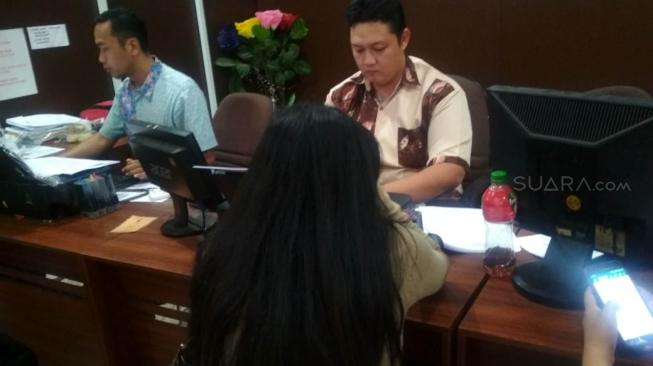 Kesal Diputusin, Lelaki Ini Pasang Foto Syur Mantan di WA