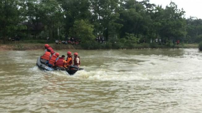 Menegangkan, Warga Banyumas Hilang Terseret Arus Sungai Pelus