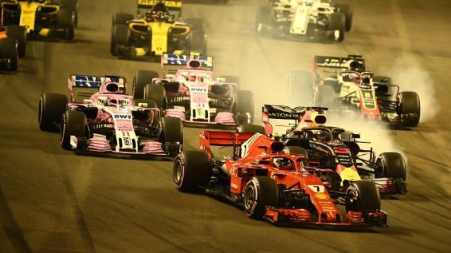 Serunya start F1 GP Singapura 2018 di Marina Bay Circuit (16/9/2018) [AFP/Jewel Samad].