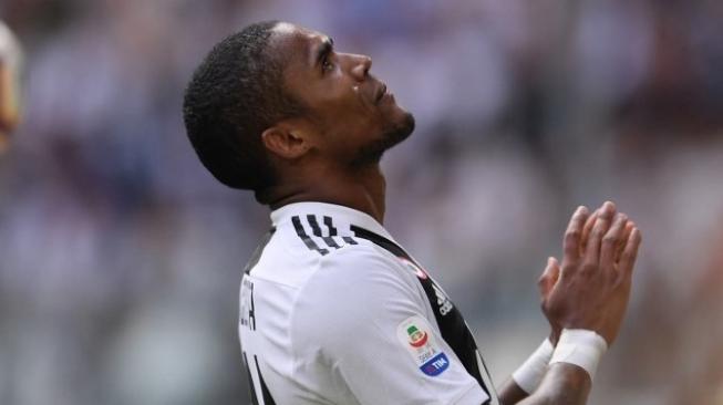 Pemain Juventus Douglas Costa saat menghadapi Sassuolo di Juventus stadium in Turin. Marco BERTORELLO / AFP