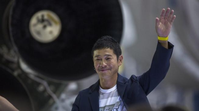 Jutawan Jepang, Yusaku Maezawa berwisata ke Bulan pada 2023 dengan menumpang roket SpaceX, perusahaan milik Elon Musk. [AFP/David McNew]