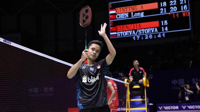 Pebulutangkis tunggal putra Indonesia, Anthony Sinisuka Ginting, melaju ke semifinal Cina Open 2018 setelah menaklukkan wakil tuan rumah, Chen Long, dengan skor 18-21, 22-20 dan 21-16, Jumat (21/9). [Humas PBSI]