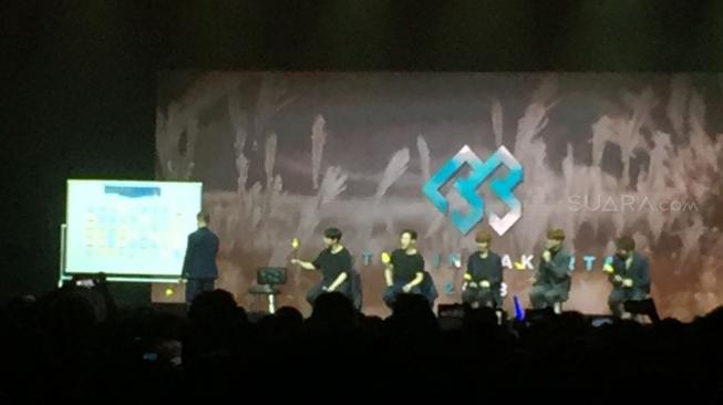 BTOB gelar konser di The Kasablanka Hall, Jakarta pada Jumat (21/9/2018). [Sumarni/Suara.com]