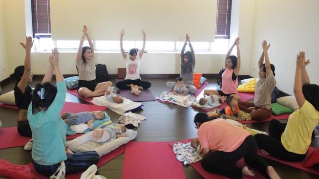 Kegiatan kelas yoga Komunitas Nujuhbulan studio. (doc)