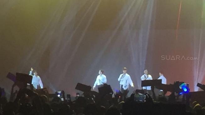 BTOB gelar konser di The Kasablanka Hall, Jakarta pada Jumat (21/9/2018). [Sumarni/Suara.com]