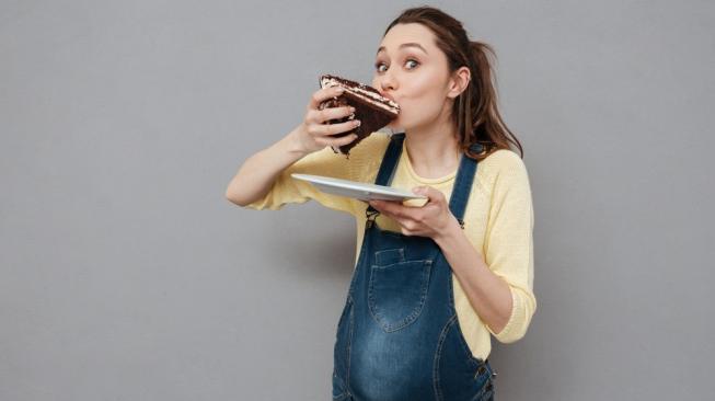 Benarkah ibu hamik harus makan untuk dua orang? (Shutterstock)