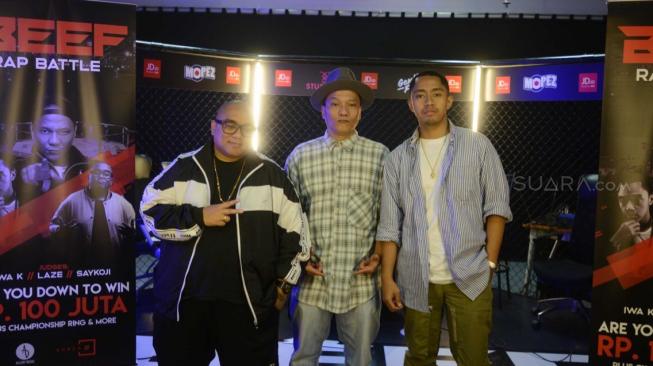 Igor Saykoji dan Iwa K dalam konfrensi pers Beef Rap Battle. (Wahyu Tri Laksono/Suara.com)