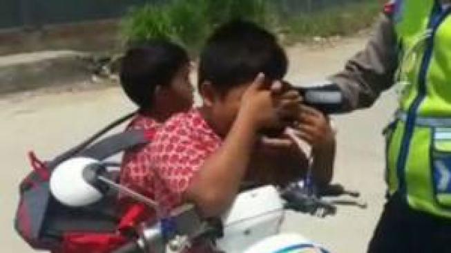 Gara-Gara Nangis Pas Ditilang Polisi dan Videonya Viral, Bocah Ini Diangkat Jadi Duta Sepeda