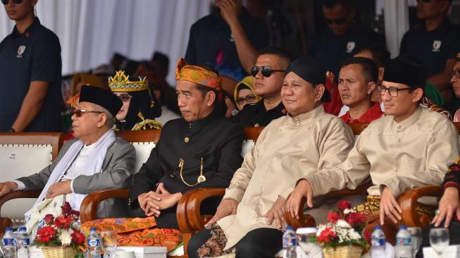 Capres-Cawapres nomor urut 01 Joko Widodo - Ma'ruf Amin dan Capres-Cawapres nomor urut 02 Prabowo Subianto - Sandiaga saat Mendeklarasikan Kampanye Damai dan Berintegritas di kawasan Monas, Jakarta, Minggu (23/9). [Suara.com/Muhaimin A Untung]