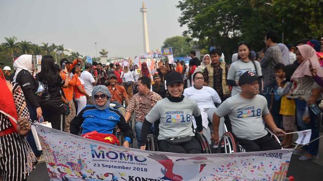 Sejumlah komunitas difabel saat mengikuti Parade Momo di kawasan Monas, Jakarta, Minggu (23/9). [Suara.com/Muhaimin A Untung]