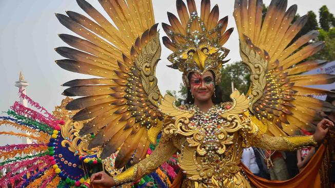 Sejumlah peserta saat mengikuti Parade Momo di kawasan Monas, Jakarta, Minggu (23/9). [Suara.com/Muhaimin A Untung]