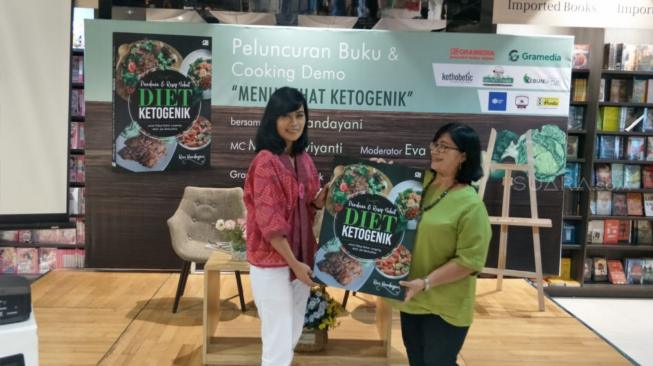 Rini Handayani, saat peluncuran buku Panduan dan Resep Sehat Diet Ketogenik di Jakarta, Sabtu (22/9/2018). (Suara.com/Firsta Nodia)