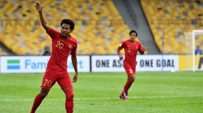 Pemain Timnas Indonesia U-16 Amirudin Bagus Kahfi Alfikri melakukan selebrasi seusai mencetak gol ke gawang Iran pada laga Grup C Piala AFC U-16 2018 di Stadion Nasional Bukit Jalil, Malaysia, Jumat (21/9). Timnas Indonesia U-16 menang 2-0 atas Iran. ANTARA FOTO/Media PSSI