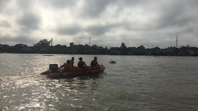 Dua Sejoli di Palembang Tiba-tiba Lompat ke Sungai Musi Dan Hanyut