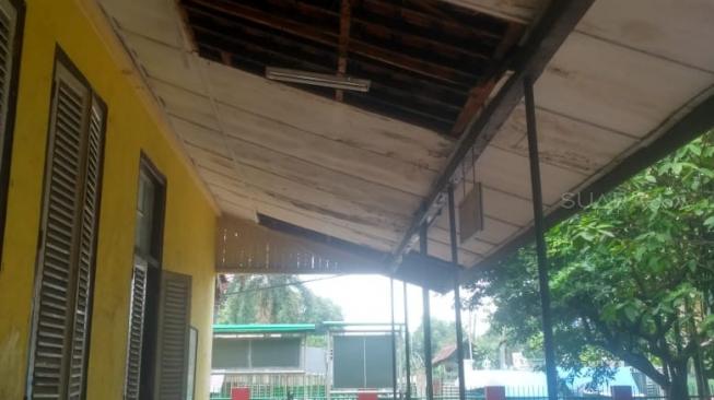 Sekolah Berusia 128 Tahun Peninggalan Belanda Depok Rusak Parah