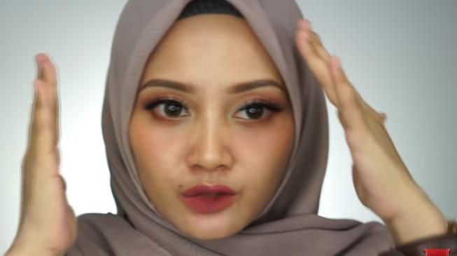 Tips Pakai Jilbab Anti-meleyot