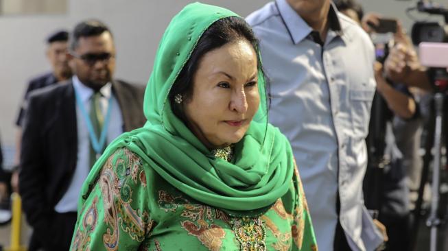 Rosmah Mansor, istri mantan Perdana Menteri Malaysia Najib Razak, mendatangi kantor Komisi Pemberantasan Korupsi Malaysia (MACC) di Putrajaya, Malaysia, Rabu (26/9). [AFP]