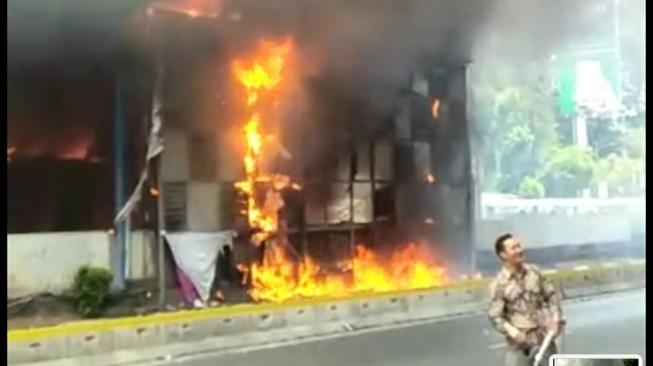 Kebakaran Gardu Tol Pejompongan Diduga Akibat Korsleting Listrik