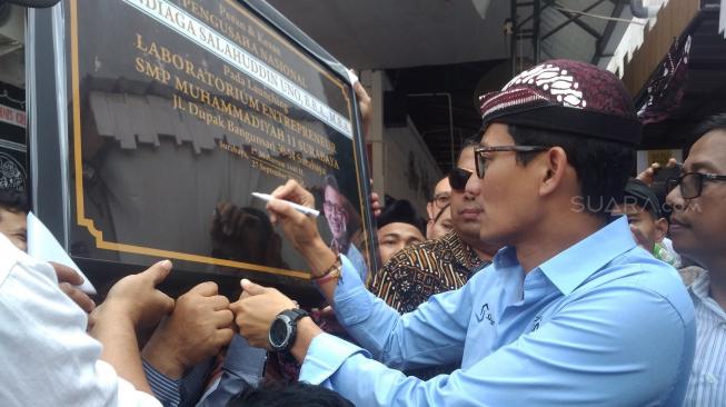 Kampanye di Surabaya, Sandiaga Janjikan Revisi Harga Telur Ayam