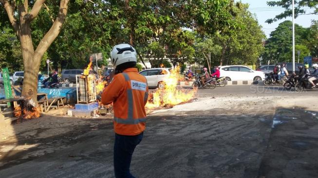 Pipa Gas PGN di Palembang Menyemburkan Api