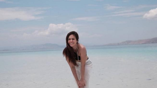 Foto Di Pantai, Wulan Guritno Dikecam Warganet, Ini Pemicunya