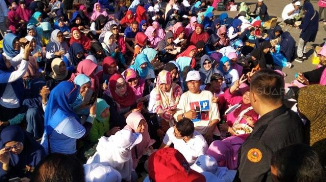 Sandiaga Uno Bikin Ratusan Emak-emak di Sidoarjo Gagal Fokus