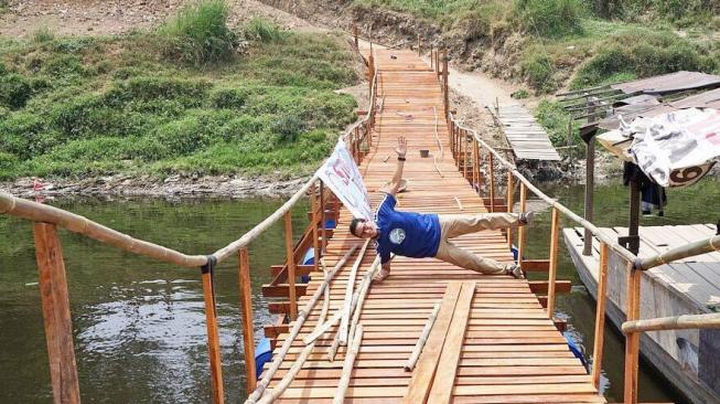 Sandiaga Lakukan Side Plank, Ini Manfaat Plank Bagi Tubuh