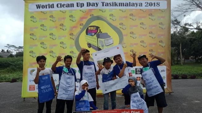 Komunitas Clean the City.melakukan aksi bersih-bersih di Tasikmalaya, Jawa Barat. (Foto: Dok. Komunitas Clean the City)