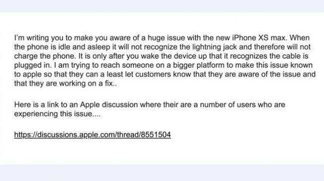 Keluhan iPhone XS Max bermasalah saat proses pengisian daya. [YouTube/@UnboxTherapy]