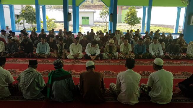 Duka di Palu, Ratusan Napi di Lapas Tangerang Gelar Salat Gaib