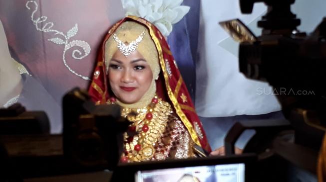 Nirina Zubir di gala primere film Liam Liam dan Laila, di XXI Epicetrum, Kuningan, Jakarta Selatan, Senin (1/10/2018). [Ismail/Suara.com]