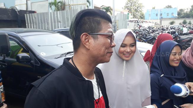 Andika Kangen Band bersama kekasih, Eviana Mustikasari. (Ismail/Suara.com)