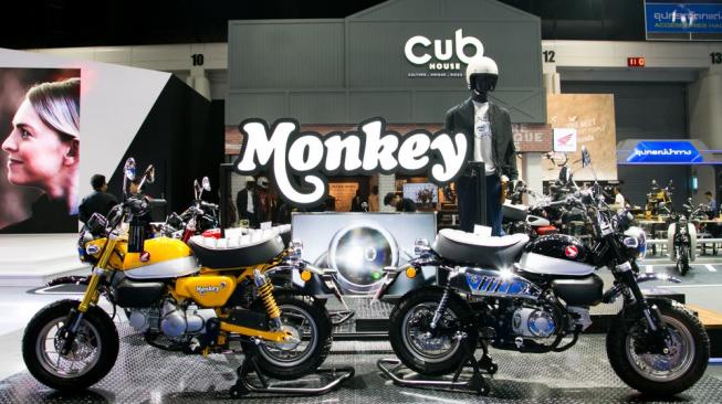Honda Monkey dalam pameran otomotif R2 terbaru di Bangkok, Thailand [Shutterstock].