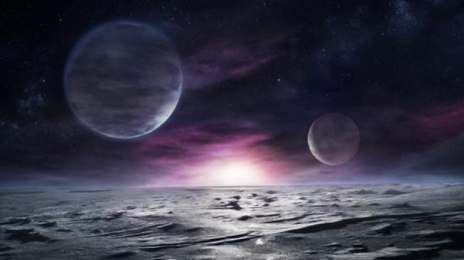 Ilustrasi sebuah planet dan dua bulannya. [Shutterstock]