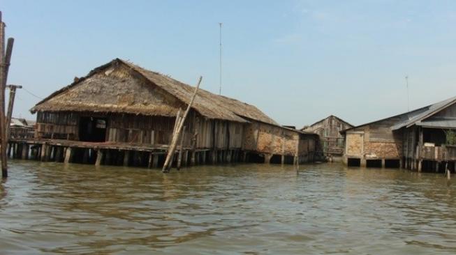 Rumah terapung di Tanjung Tiram, Sumatera Utara. (Suara.com/Silfa Humairah)