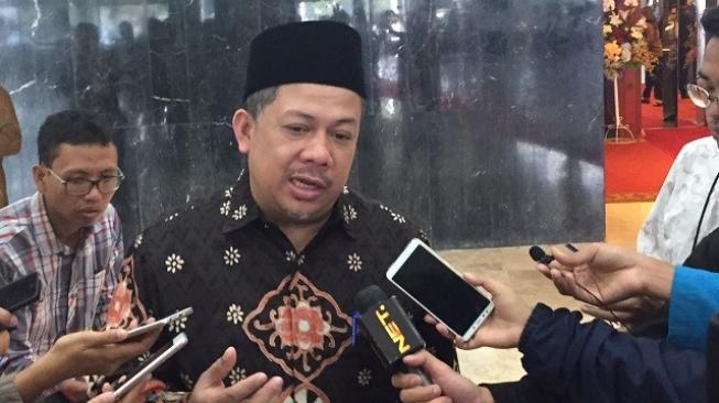 Fahri Hamzah Usul Mahfud MD Jadi Ikon Hari Anti Hoaks Nasional