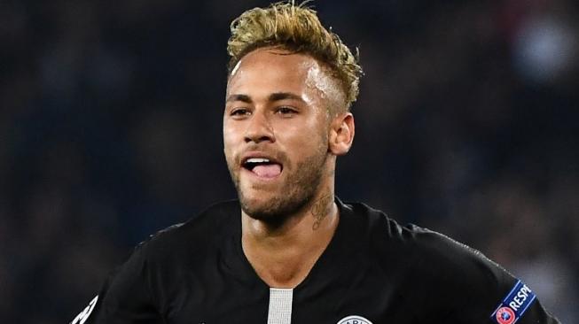 Ekspresi kegembiraan penyerang andalan Paris Saint-Germain, Neymar Jr usai menjebol gawang Red Star Belgrade pada laga matchday 2 Grup C Liga Champions 2018/2019 di Parc des Princes, Rabu (3/10/2018) malam WIB. [Anne-Christine POUJOULAT / AFP]