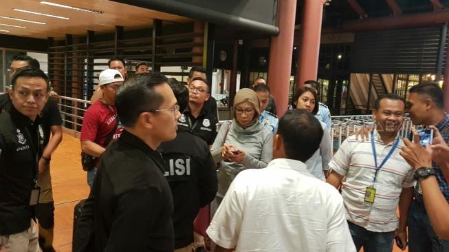 Penangkapan Ratna Sarumpaet di Bandara Soekarno - Hatta. (Suara.com/Anggy Muda)