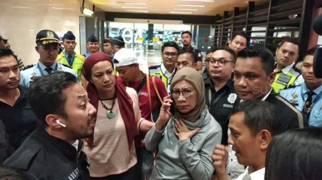 Ratna Sarumpaet Sendirian Saat Hendak Kabur ke Chile