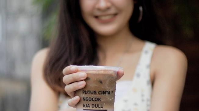 Ngocok Es Kopi. (instagram.com/@ngocok.eskopi)