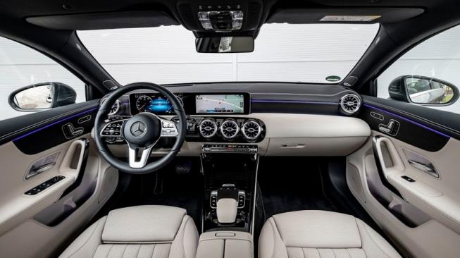 Interior Mercedes-Benz A-Class dilengkapi MBUX [PT Mercedes-Benz Distribution Indonesia].