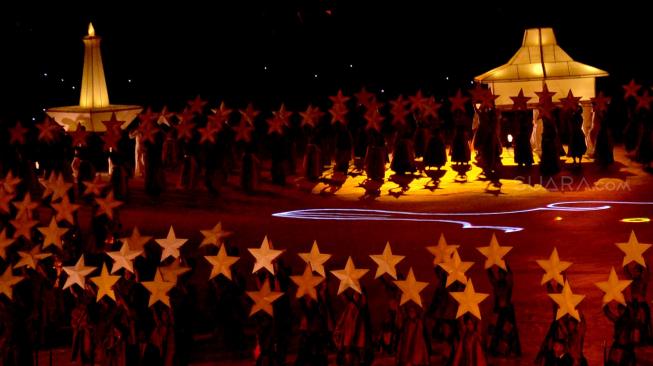 Suasana pembukaan Asian Para Games 2018 di Stadion Utama GBK, Senayan, Jakarta, Sabtu (6/10). [Suara.com/Muhaimin A Untung]