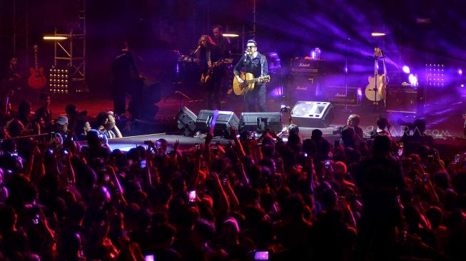 Band Naif saat tampil di panggung dynamic stage Synchronize Festival 2018, Jakarta, Sabtu (6/10) dini hari. [Suara.com/Muhaimin A Untung]