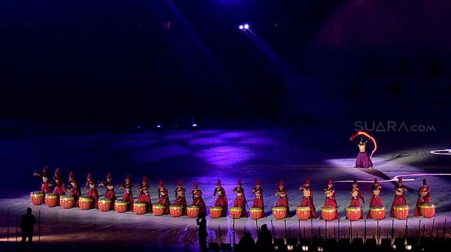 Suasana pembukaan Asian Para Games 2018 di Stadion Utama GBK, Senayan, Jakarta, Sabtu (6/10). [Suara.com/Muhaimin A Untung]