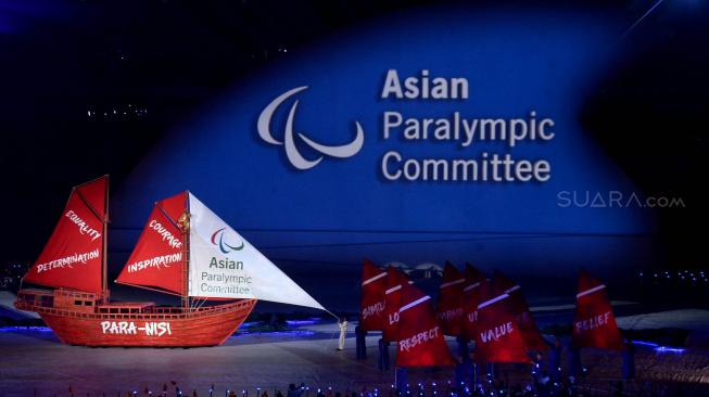 Suasana pembukaan Asian Para Games 2018 di Stadion Utama GBK, Senayan, Jakarta, Sabtu (6/10). [Suara.com/Muhaimin A Untung]